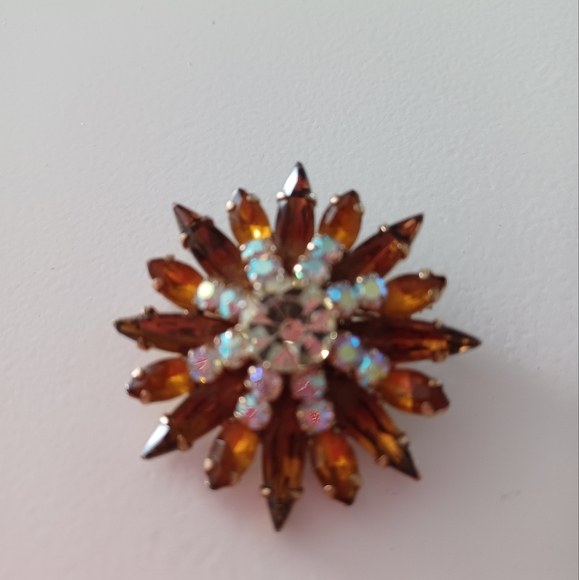 Beautiful vintage crystal rhinestone brooch. - Picture 2 of 6